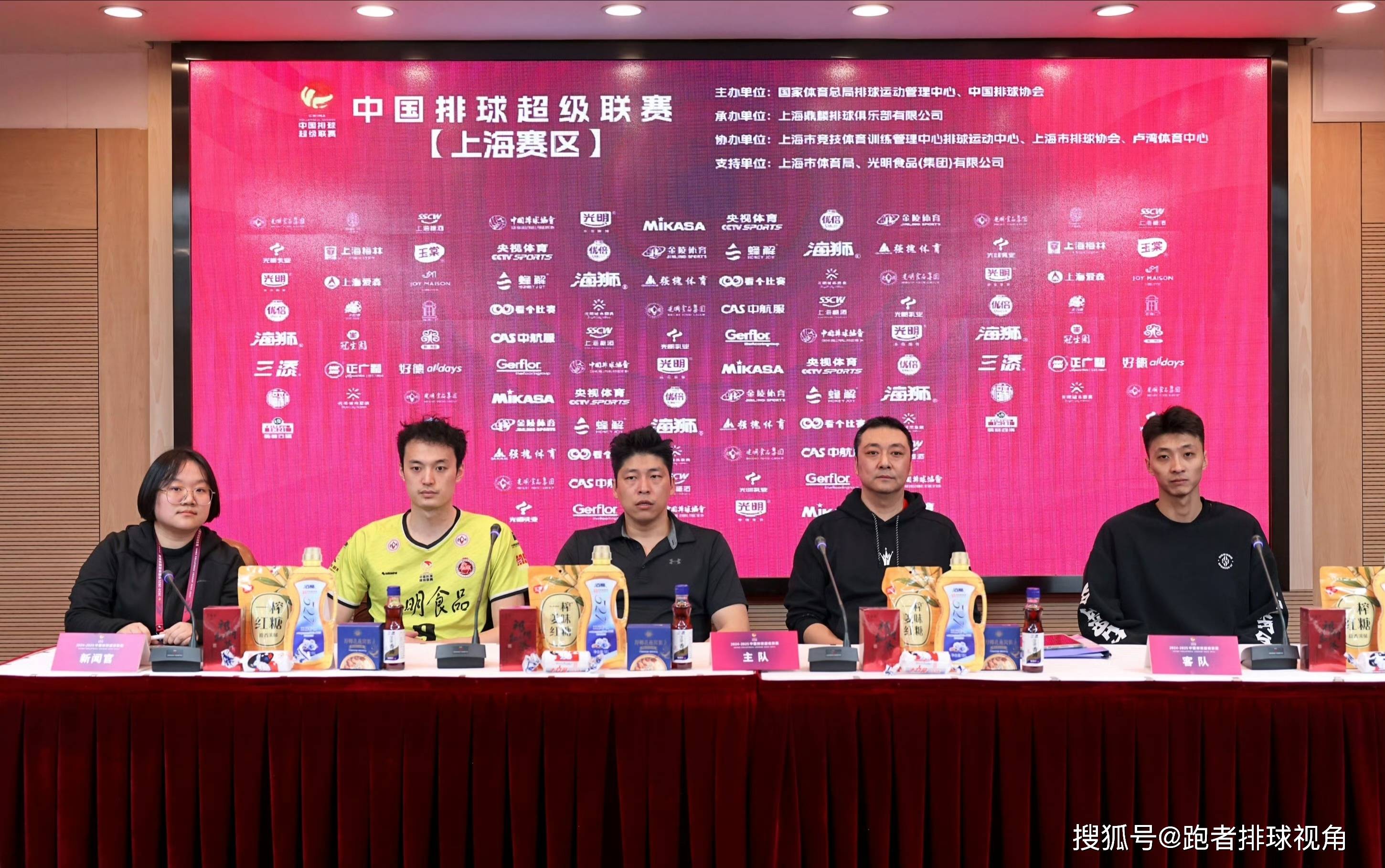 赛前法联杯焦点战，上海海港完成造点机会，令人意外，临场指挥获称赞的简单介绍